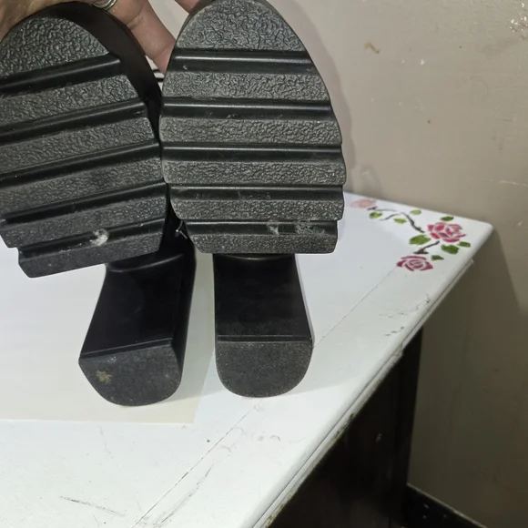 Platforms - Picture 3 of 5